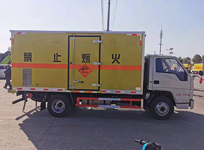 尼木爆破器材运输车工人安全操作规范与智能技术保障